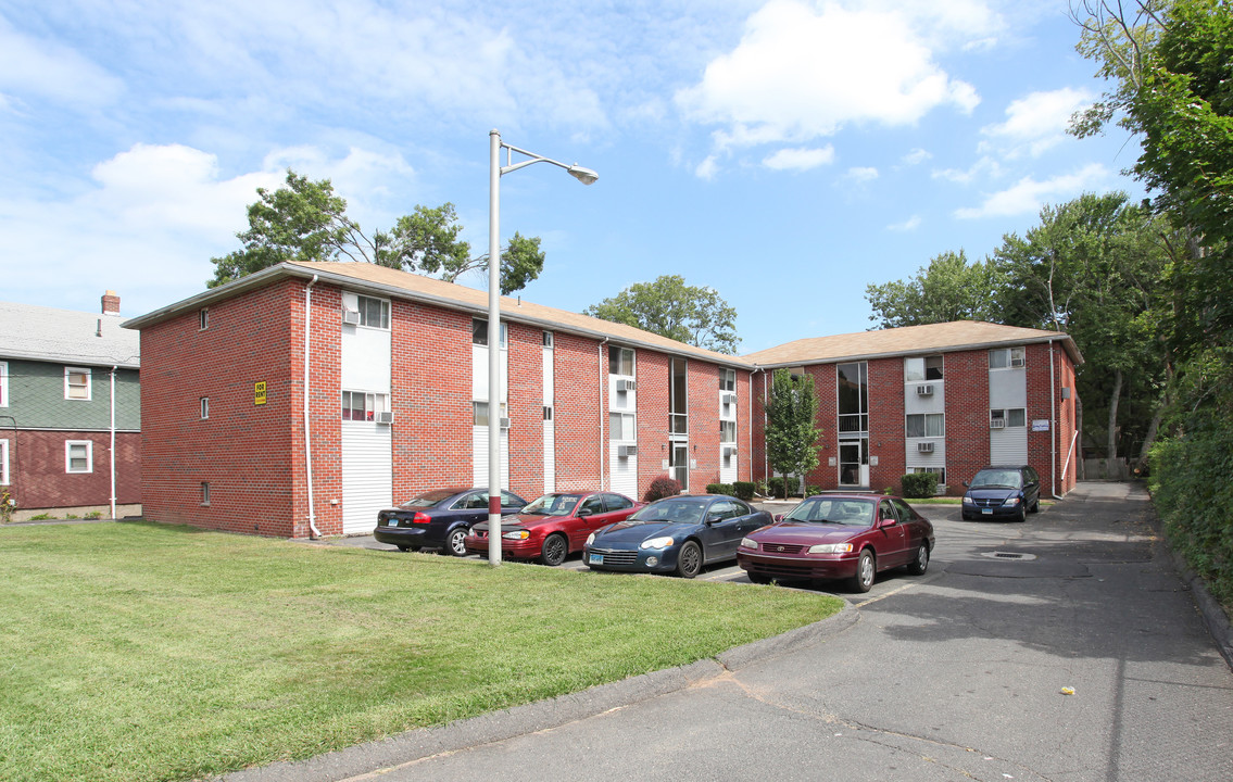 34-36 Atlantic St in New Britain, CT - Building Photo