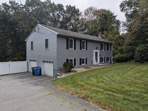 38 Inchcliffe Dr in Ledyard, CT - Foto de edificio - Building Photo