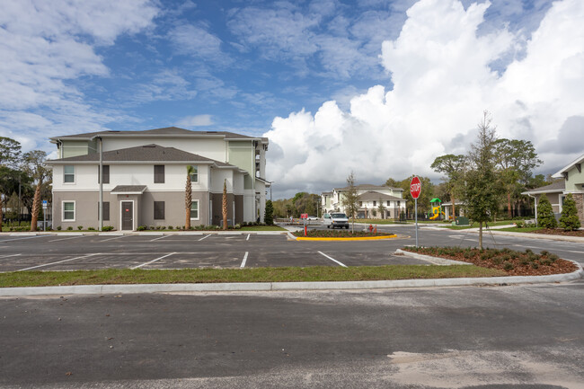 Monroe Landings in Sanford, FL - Building Photo - Building Photo