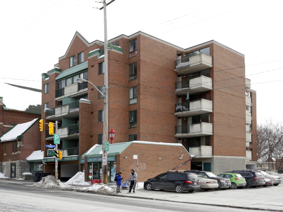 Serson Clarke Apartments in Ottawa, ON - Building Photo