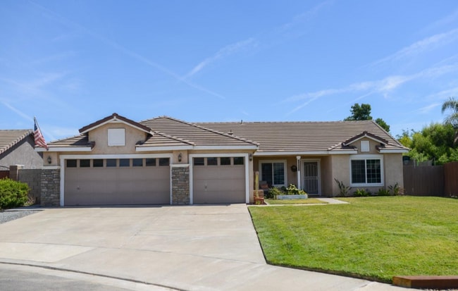 property at 3135 Fairmont Dr