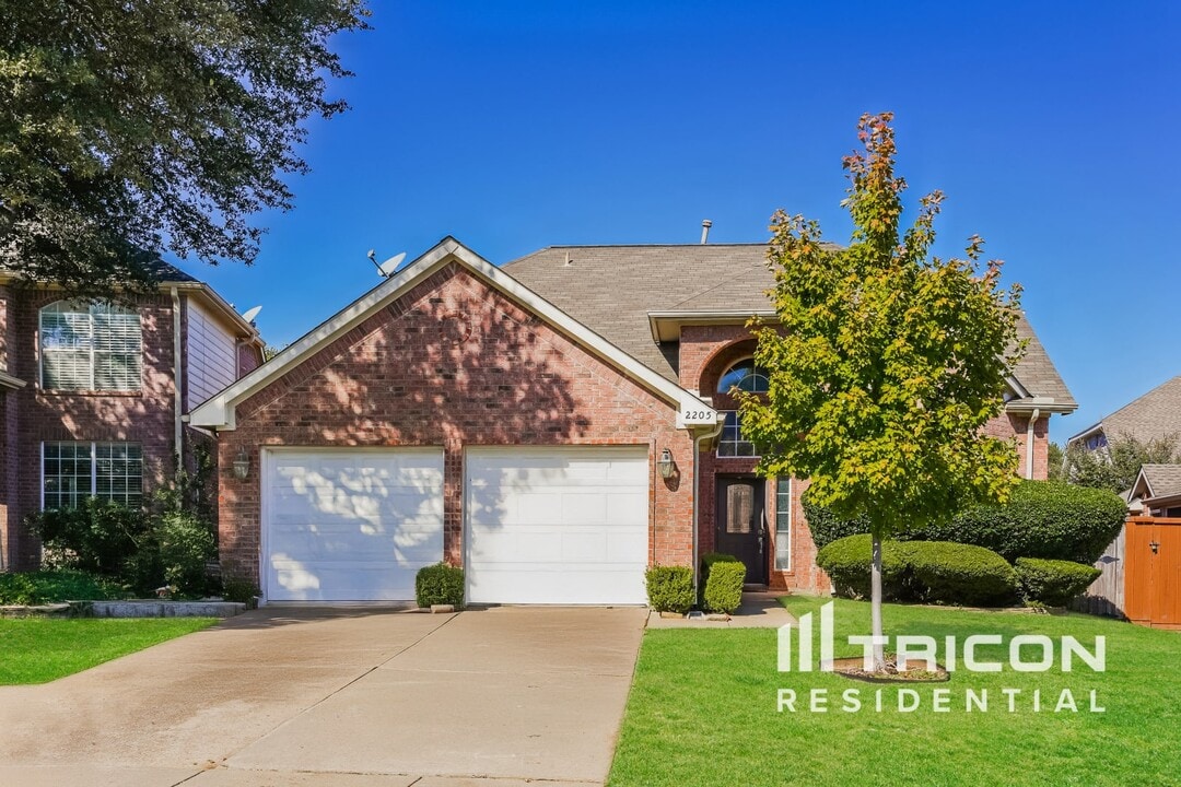 2205 Starleaf Pl in Flower Mound, TX - Foto de edificio
