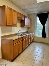 69 E Washington Ave in Washington, NJ - Foto de edificio - Building Photo