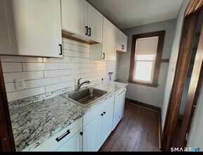 75 Ridgewood St in New Britain, CT - Building Photo - Building Photo