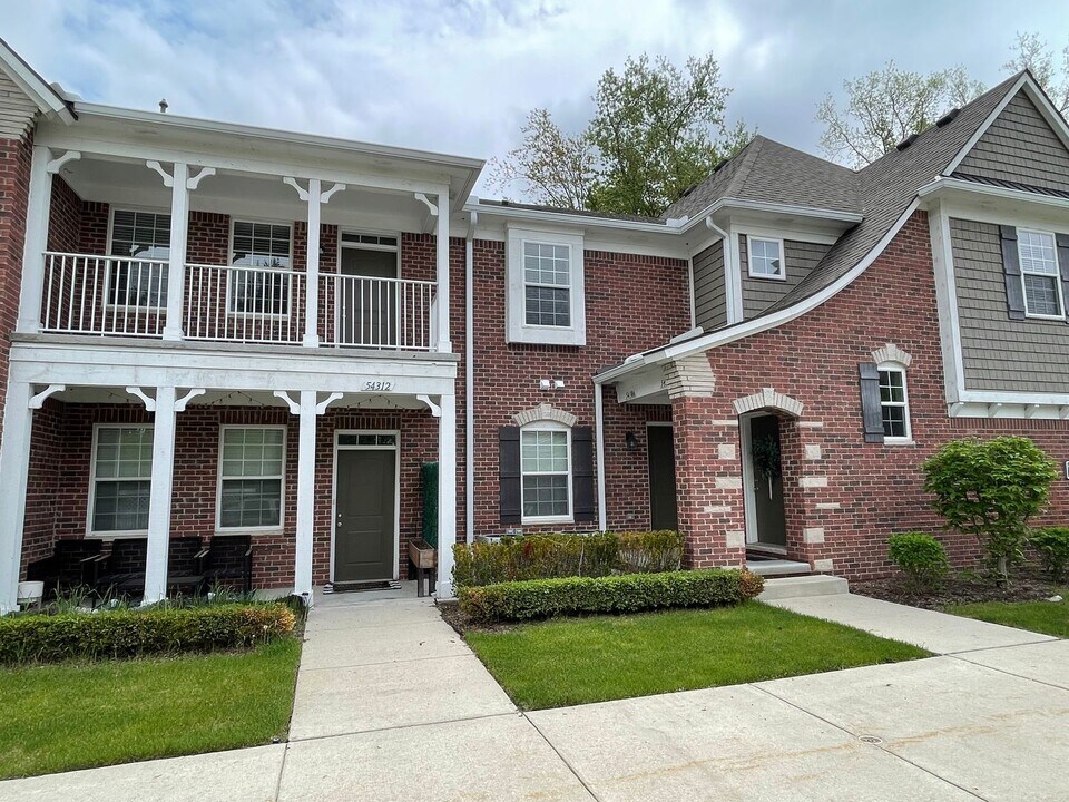 54247 Calusa Dr in Shelby Township, MI - Building Photo