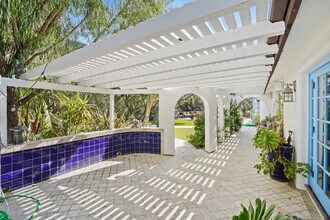 24683 Dry Canyon Cold Creek Rd in Calabasas, CA - Foto de edificio - Building Photo