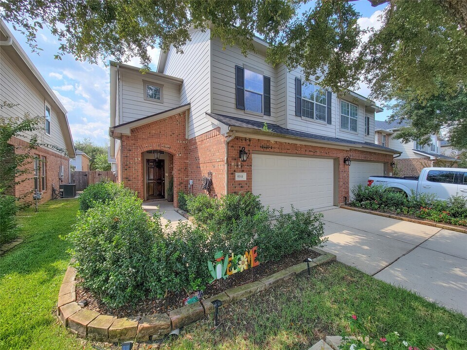 5311 Timber Ct Hollow in Houston, TX - Foto de edificio