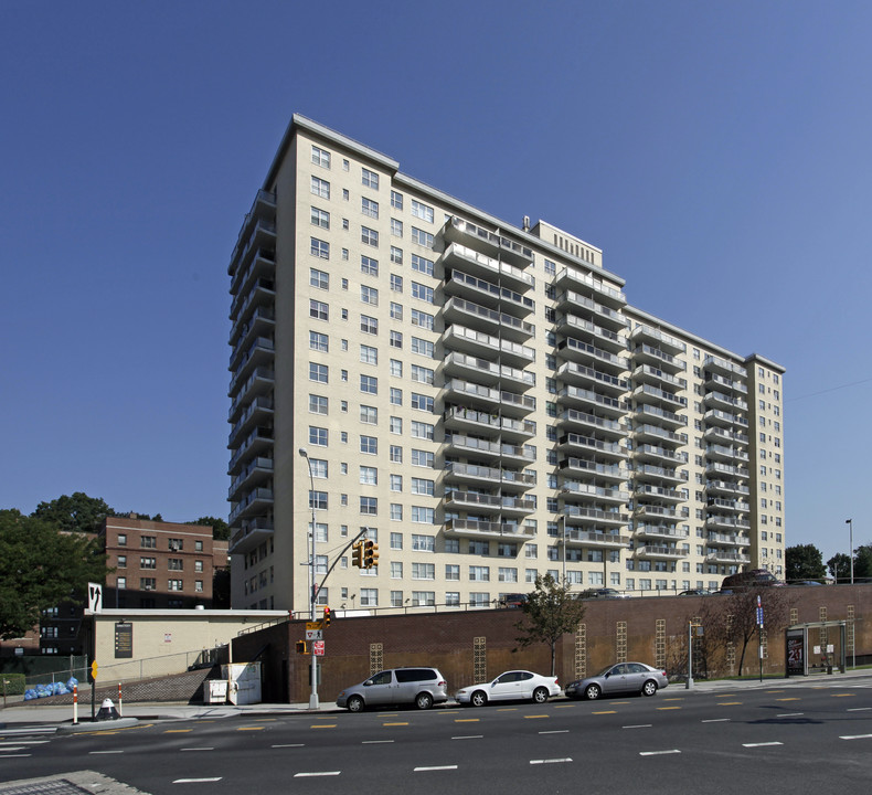 Shelly Estate Apartments in Jamaica Est, NY - Foto de edificio