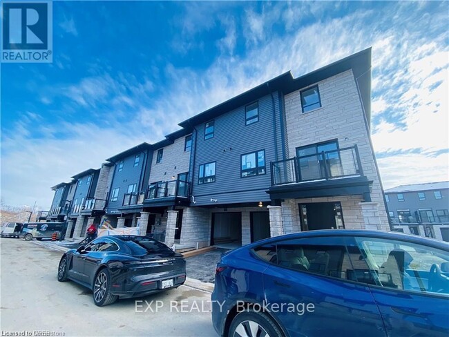 51-51 Sparrow Ave in Cambridge, ON - Building Photo - Building Photo