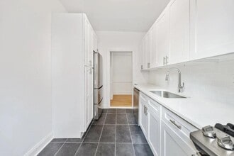 12 Crown St in Brooklyn, NY - Building Photo - Building Photo