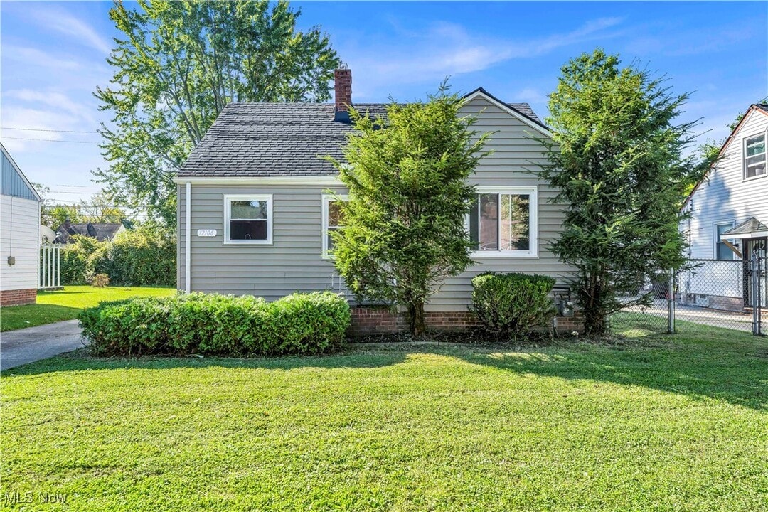 17106 Holly Hill Dr in Cleveland, OH - Building Photo