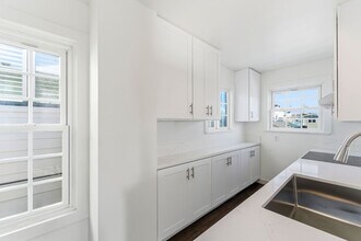 307 Anade Ave in Corona Del Mar, CA - Building Photo - Building Photo