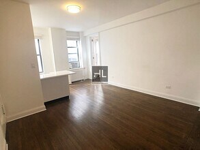 140 E 46th St in New York, NY - Building Photo - Building Photo