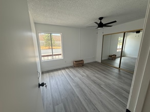 700 W La Veta Ave in Orange, CA - Foto de edificio - Building Photo