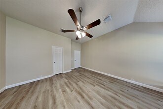 11019 Sentry Ct in Houston, TX - Foto de edificio - Building Photo