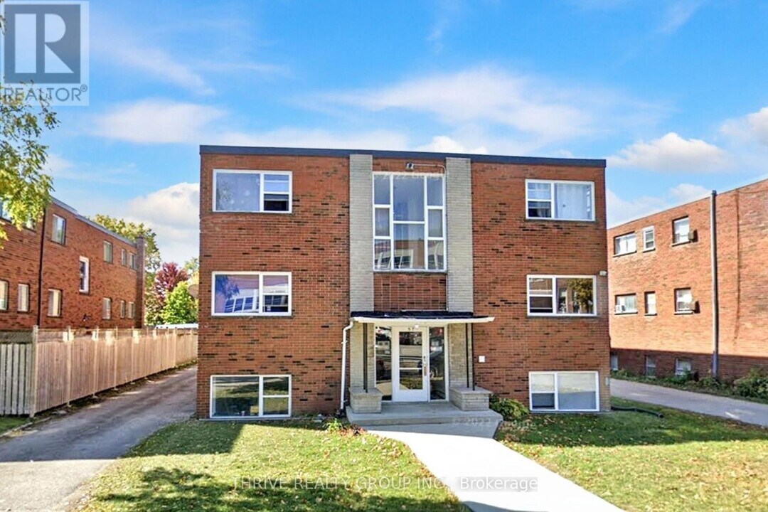 57 Oliver St in London, ON - Building Photo