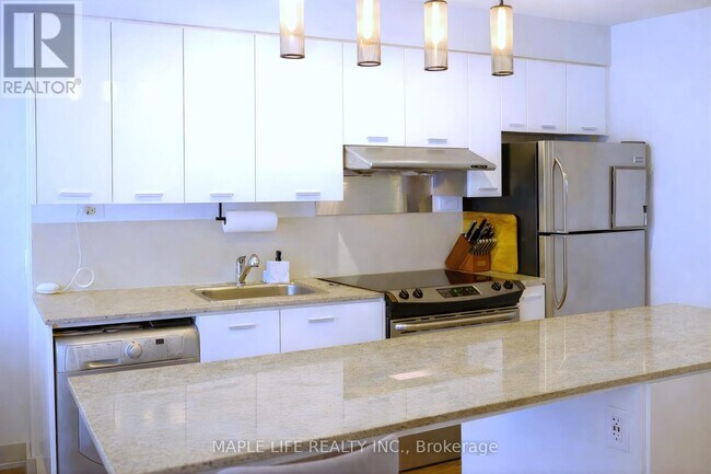 19 Singer Ct in Toronto, ON - Building Photo - Building Photo