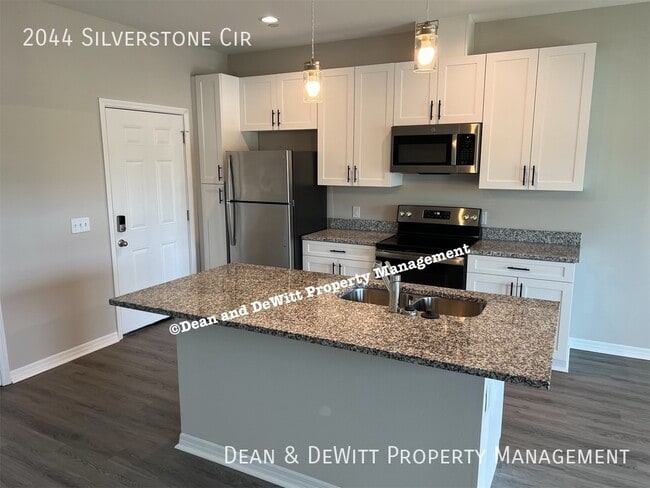 2044 Silverstone Cir in Clearwater, FL - Building Photo - Building Photo
