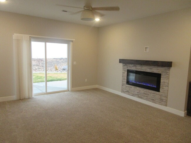 112 N Hartford Dr in Cedar City, UT - Building Photo - Building Photo