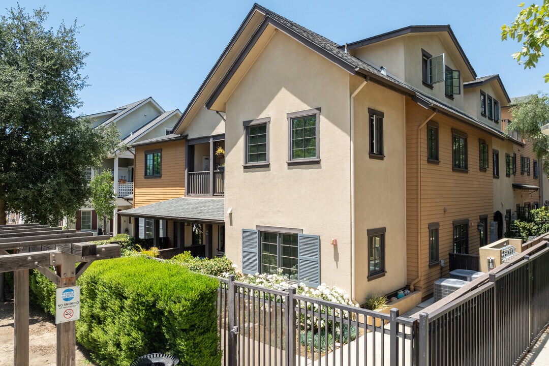 331 W Doran St in Glendale, CA - Building Photo