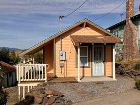 321 Grant St in Klamath Falls, OR - Building Photo