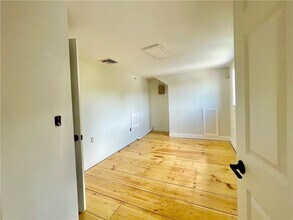 5 John St in Bristol, RI - Building Photo - Building Photo