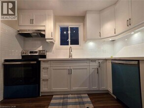 142 Bechtel Dr in Kitchener, ON - Building Photo - Building Photo