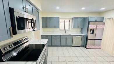 6077 Strawberry Fields Way in Lake Worth, FL - Building Photo - Building Photo