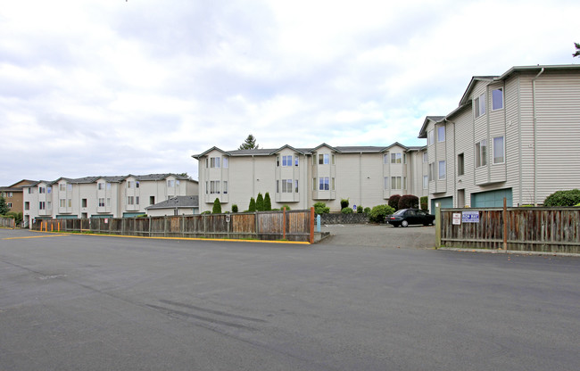 Burgandy Townhomes in Everett, WA - Foto de edificio - Building Photo