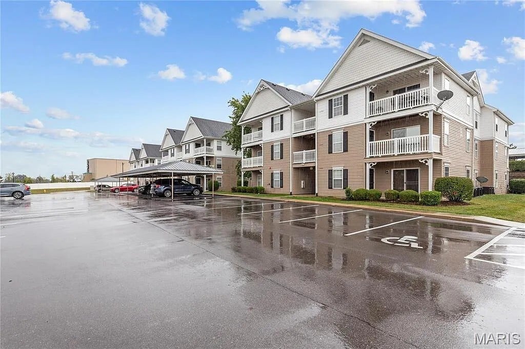 10200 Spring Creek Ln in O'Fallon, MO - Building Photo