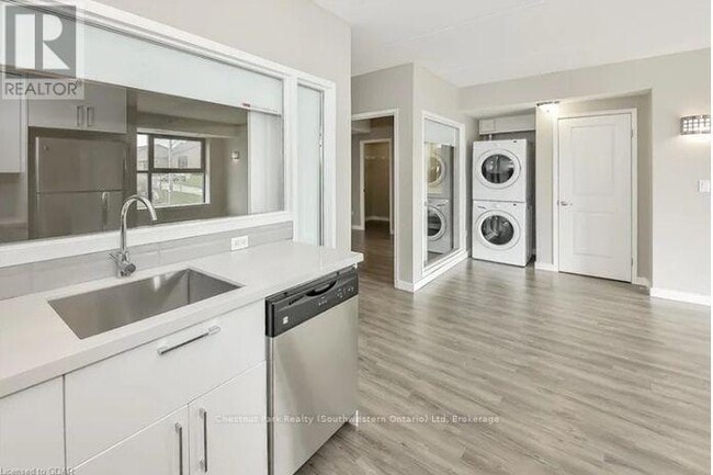 1291 Gordon St in Guelph, ON - Building Photo - Building Photo