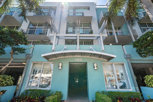 180 NE 4th Ave in Delray Beach, FL - Building Photo - Building Photo