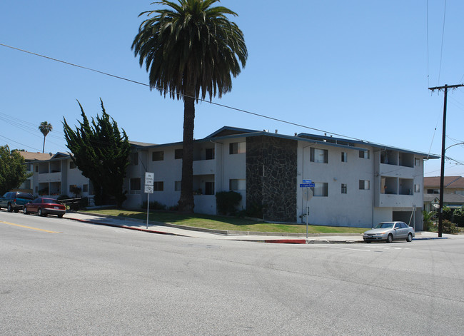 Santa Clara Apartments in Ventura, CA - Building Photo - Building Photo