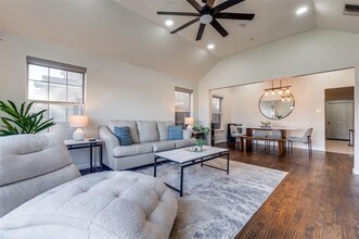 630 W Neely St in Dallas, TX - Building Photo - Building Photo
