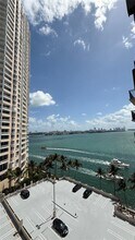 540 Brickell Key Dr in Miami, FL - Building Photo - Building Photo