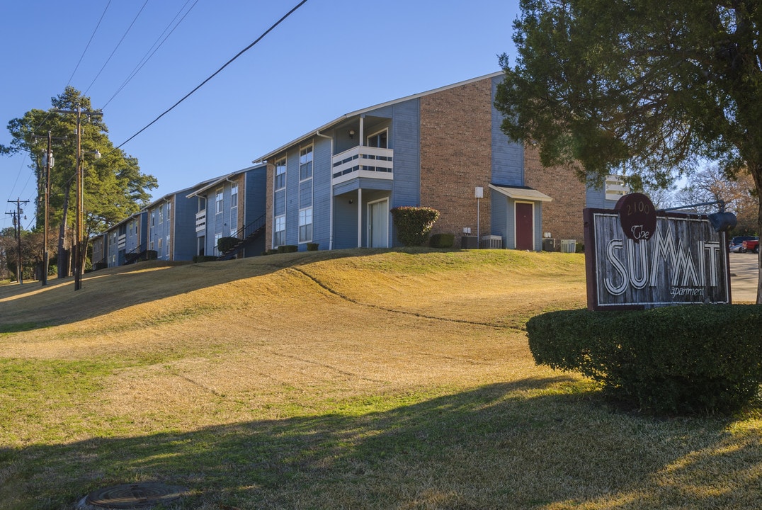 The Summit in Athens, TX - Building Photo