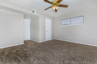 South Hill Apartments in San Antonio, TX - Foto de edificio - Building Photo