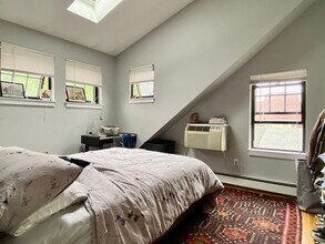 241 River St, Unit 10 in Cambridge, MA - Building Photo - Building Photo