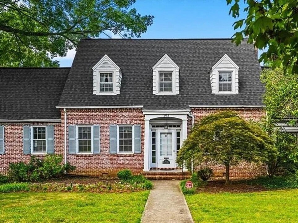 703 Woodland Dr in Greensboro, NC - Building Photo