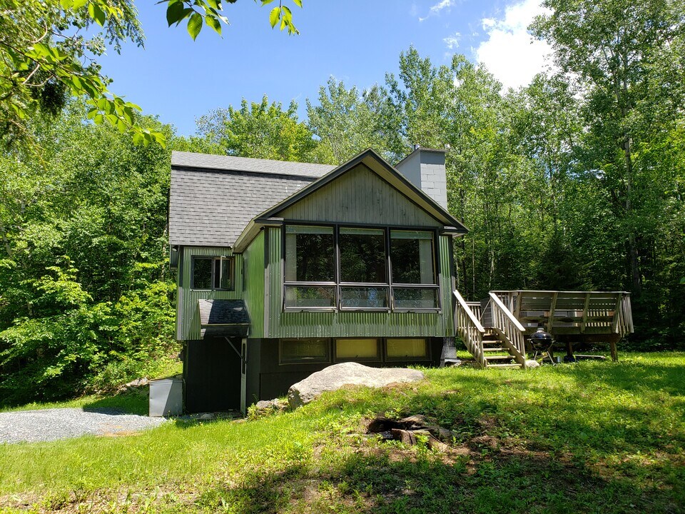 51 Bluebrook Rd in Dover, VT - Building Photo