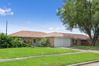 1703 Millbury Dr in Missouri City, TX - Building Photo - Building Photo