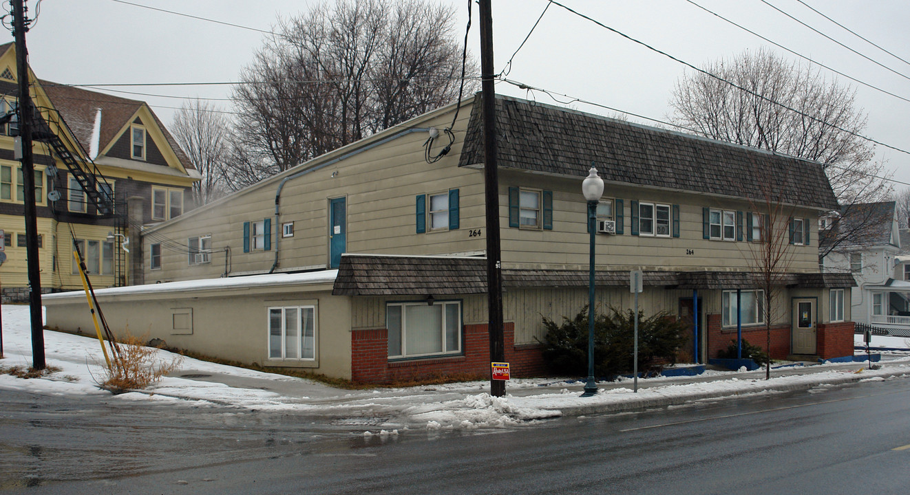 264 Warren St in Glens Falls, NY - Building Photo