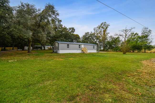 39510 Sunburst Dr in Dade City, FL - Building Photo - Building Photo