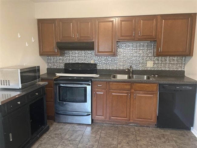 204 Callitris Ave in Polk City, FL - Building Photo - Building Photo