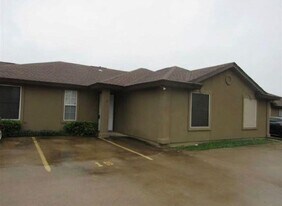 506 Shiloh Dr in Laredo, TX - Building Photo