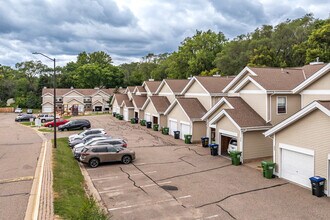 Calibre Ridge in Roseville, MN - Building Photo - Building Photo