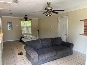 110 Chapel Dr in Tallahassee, FL - Foto de edificio - Building Photo
