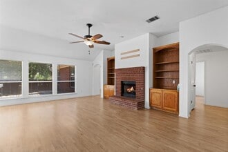 300 Betterman Dr in Pflugerville, TX - Building Photo - Building Photo