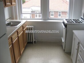 1800 Commonwealth Ave in Boston, MA - Building Photo - Building Photo