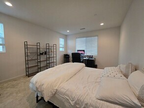 6949 Mallow Dr in Fontana, CA - Foto de edificio - Building Photo